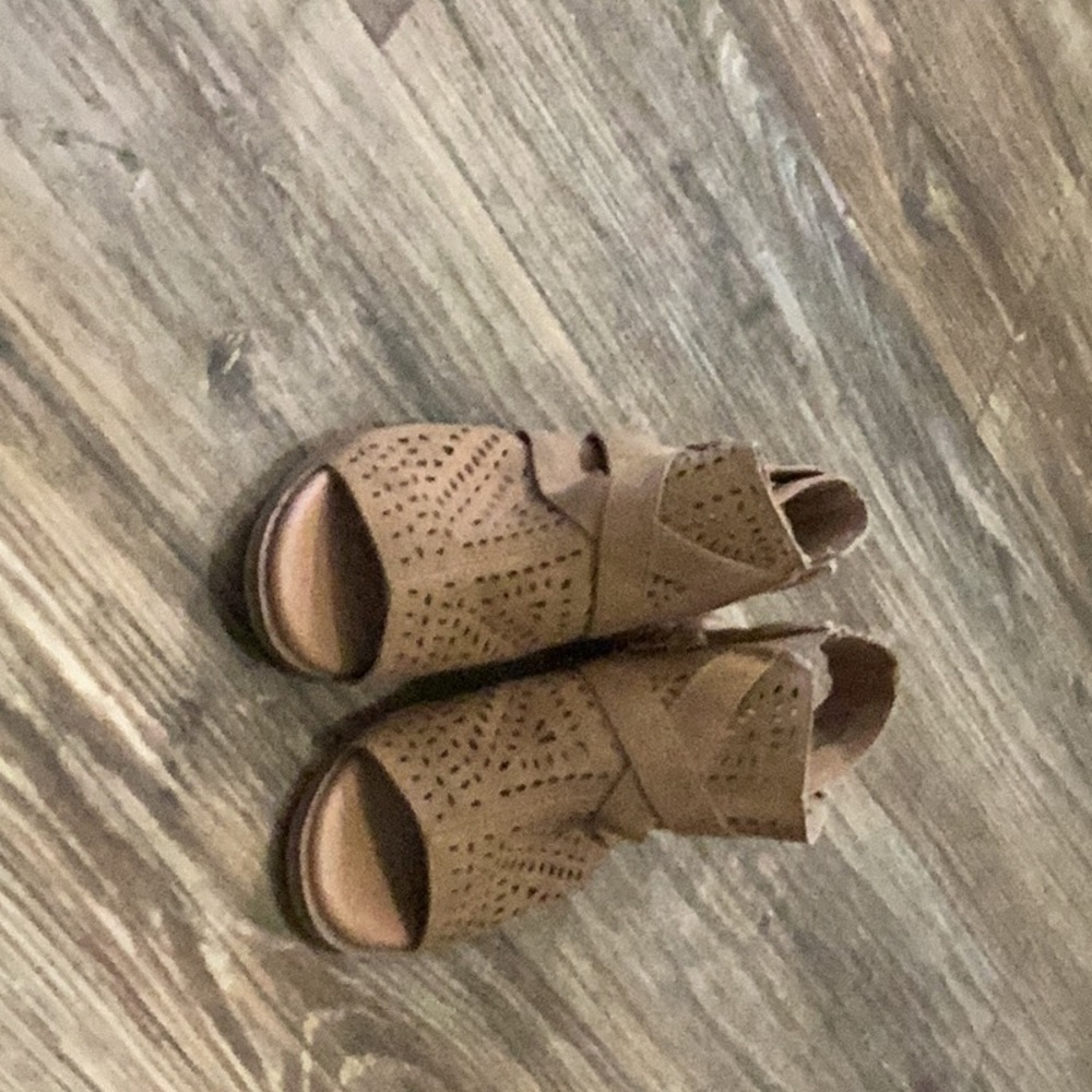 Girls sandals